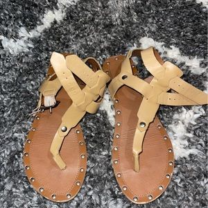 warn on multiple occasions super cute and stylish perfect for dress up!